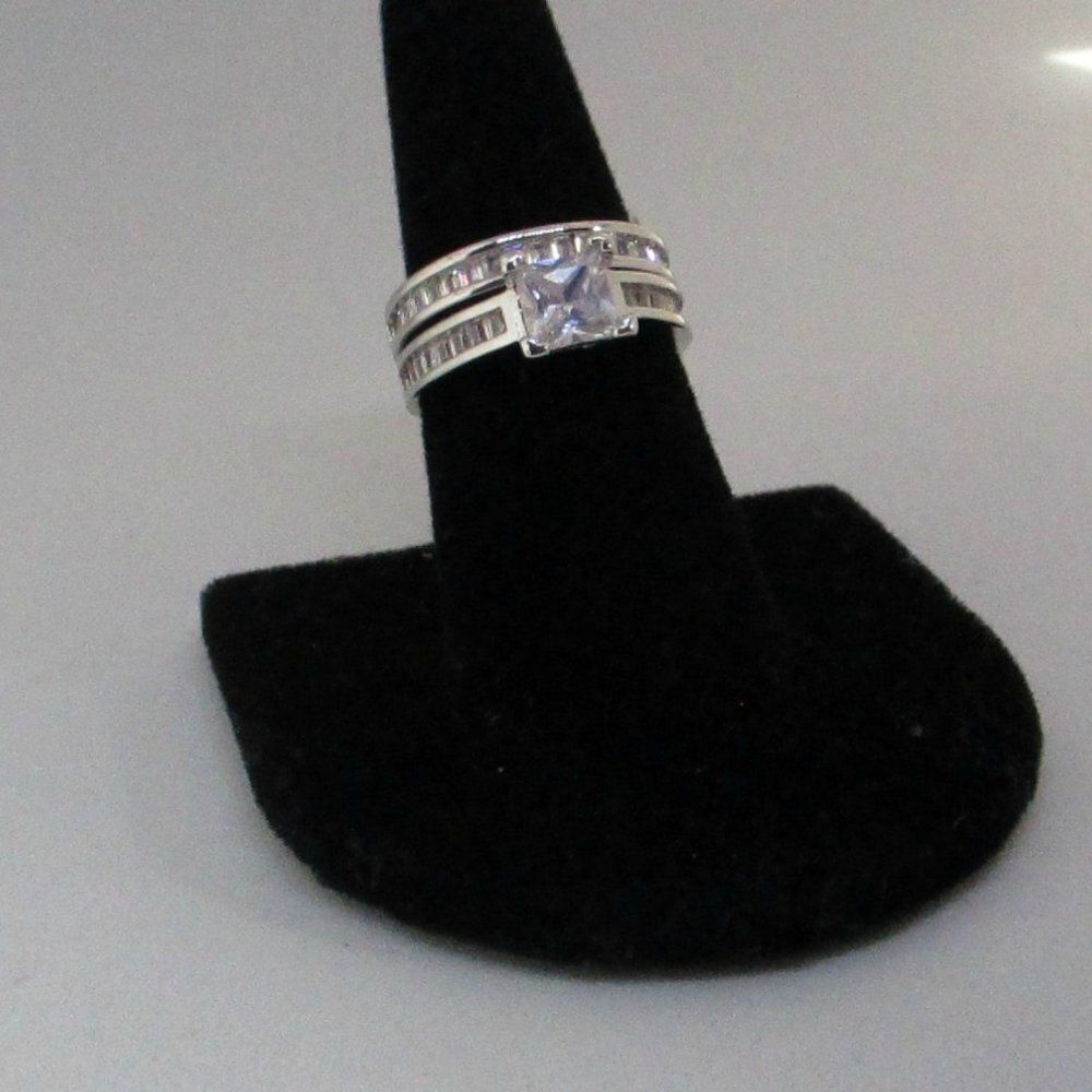Wedding Rings Set Simulated Diamond - Picture 4 of 6